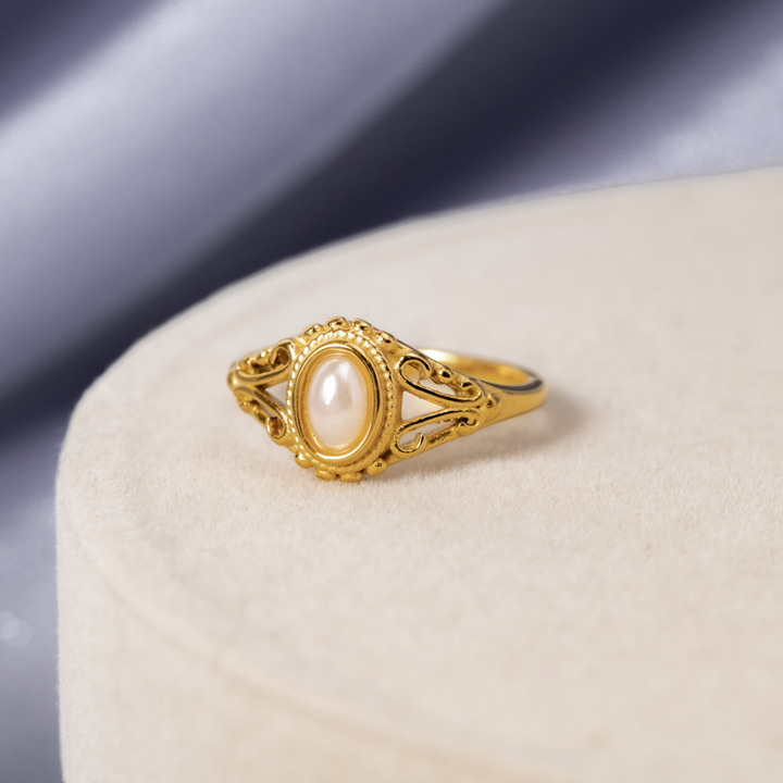 Bague vintage royale avec perle