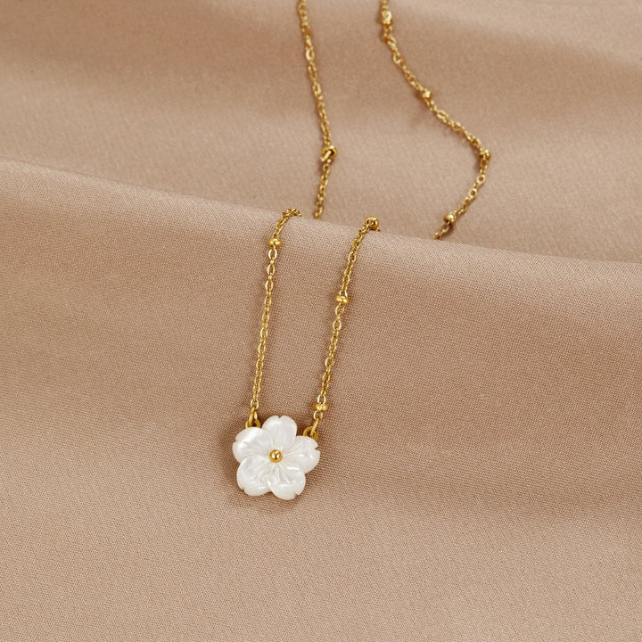Collier Fleur Blanche